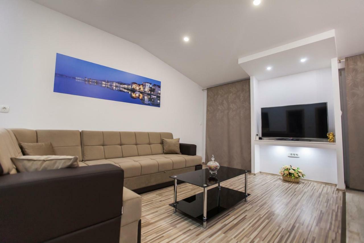 Apartment Dalmatia คาชเตลา ภายนอก รูปภาพ