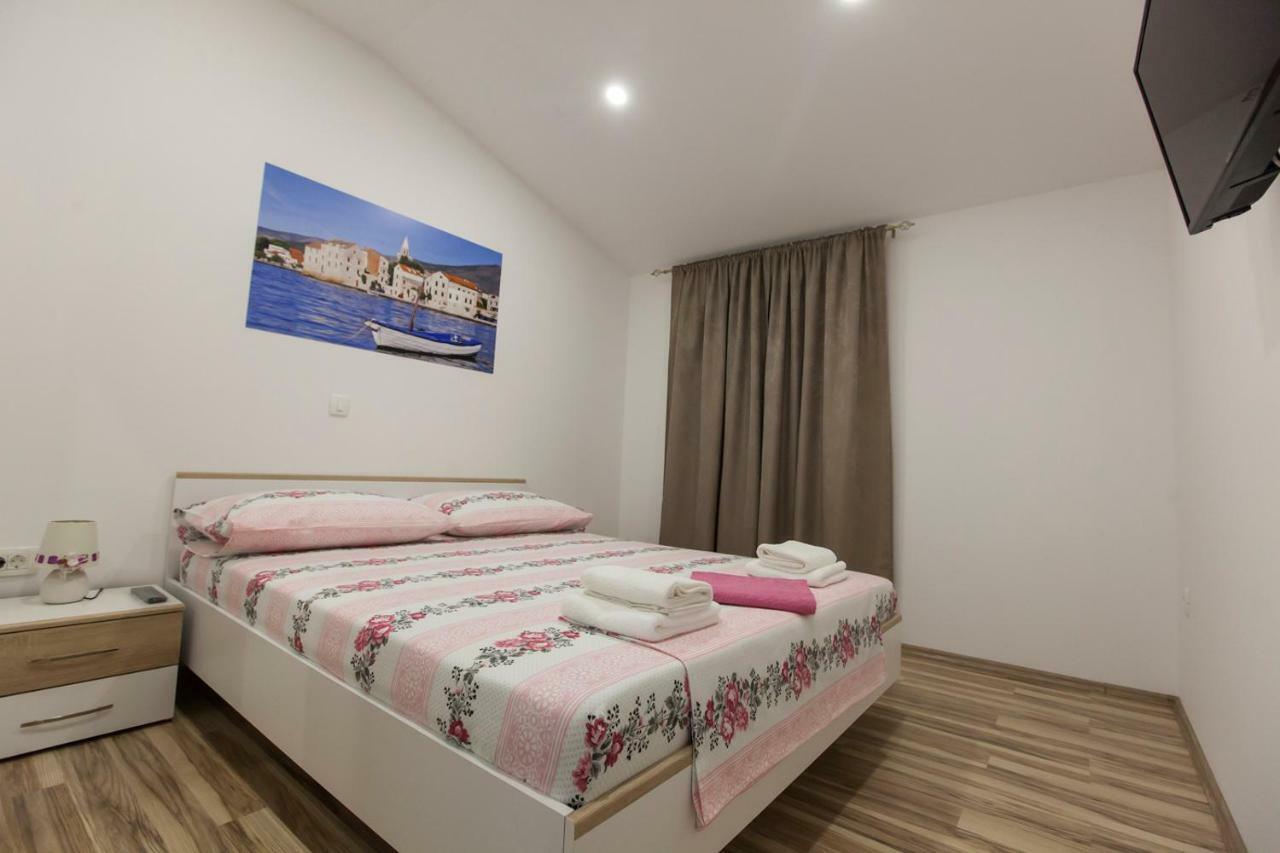 Apartment Dalmatia คาชเตลา ภายนอก รูปภาพ
